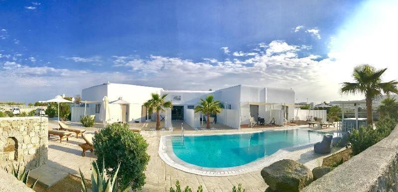 Queen Boutique Suites Mykonos Town Exterior photo
