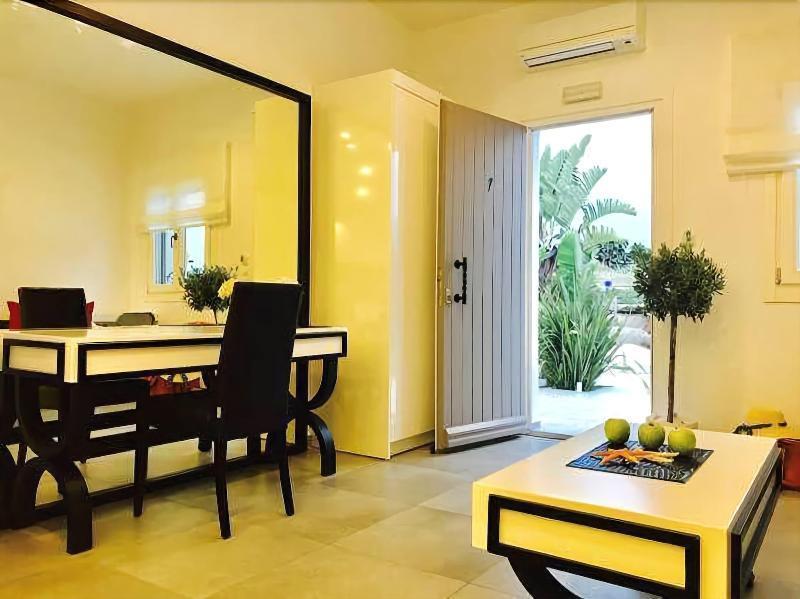 Queen Boutique Suites Mykonos Town Exterior photo