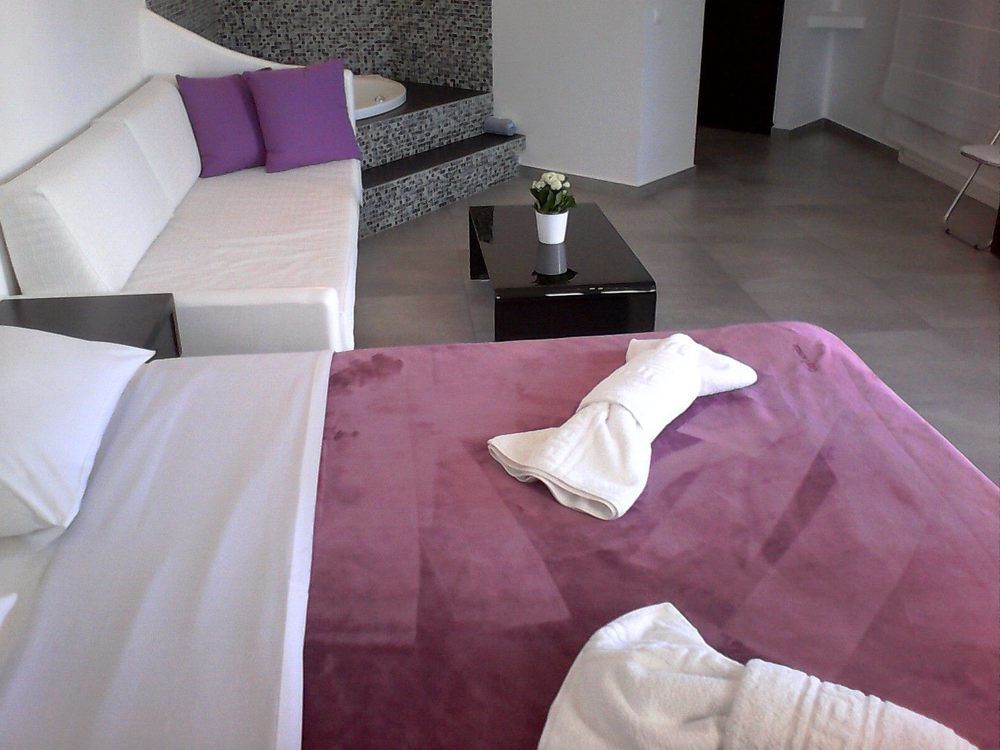 Queen Boutique Suites Mykonos Town Exterior photo